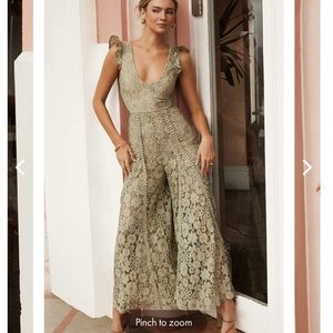 beautiful jumpsuit with open back 😍😍